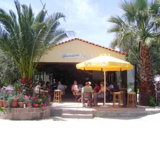 Anaxos Gardens Aparthotel Exteriör bild