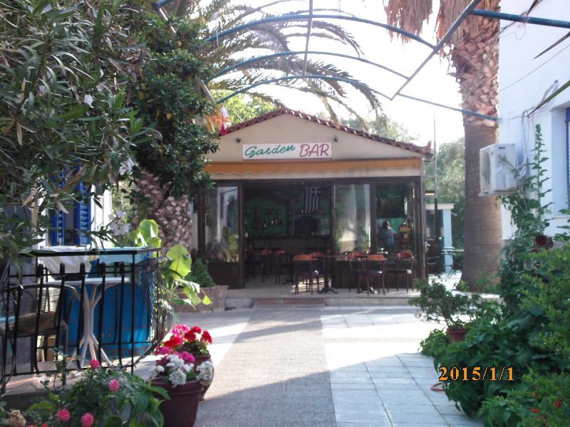 Anaxos Gardens Aparthotel Exteriör bild