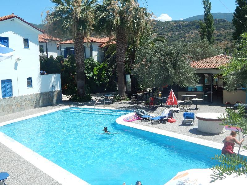 Anaxos Gardens Aparthotel Exteriör bild