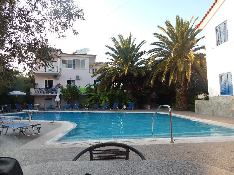 Anaxos Gardens Aparthotel Exteriör bild