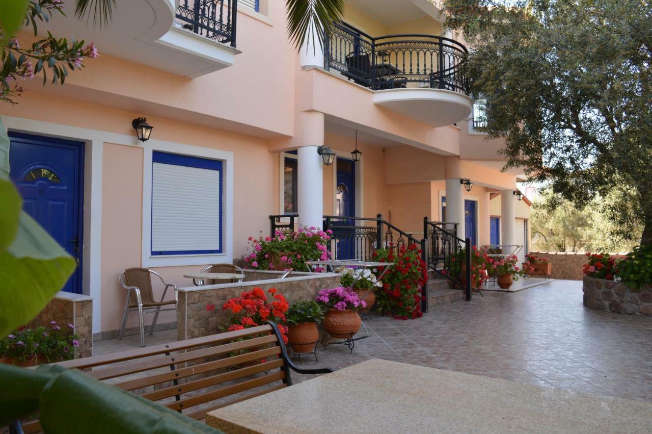 Anaxos Gardens Aparthotel Exteriör bild