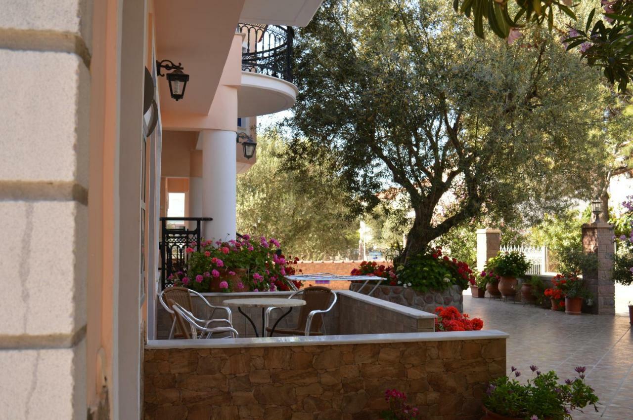 Anaxos Gardens Aparthotel Exteriör bild