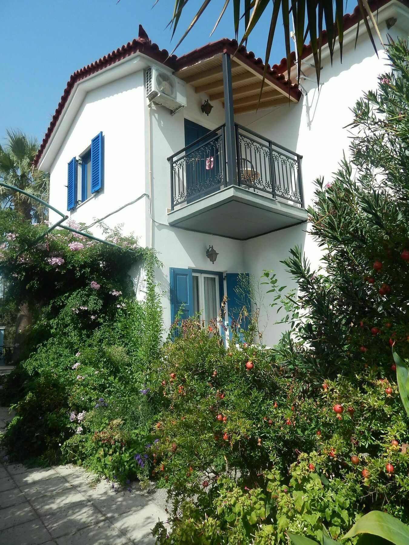Anaxos Gardens Aparthotel Exteriör bild