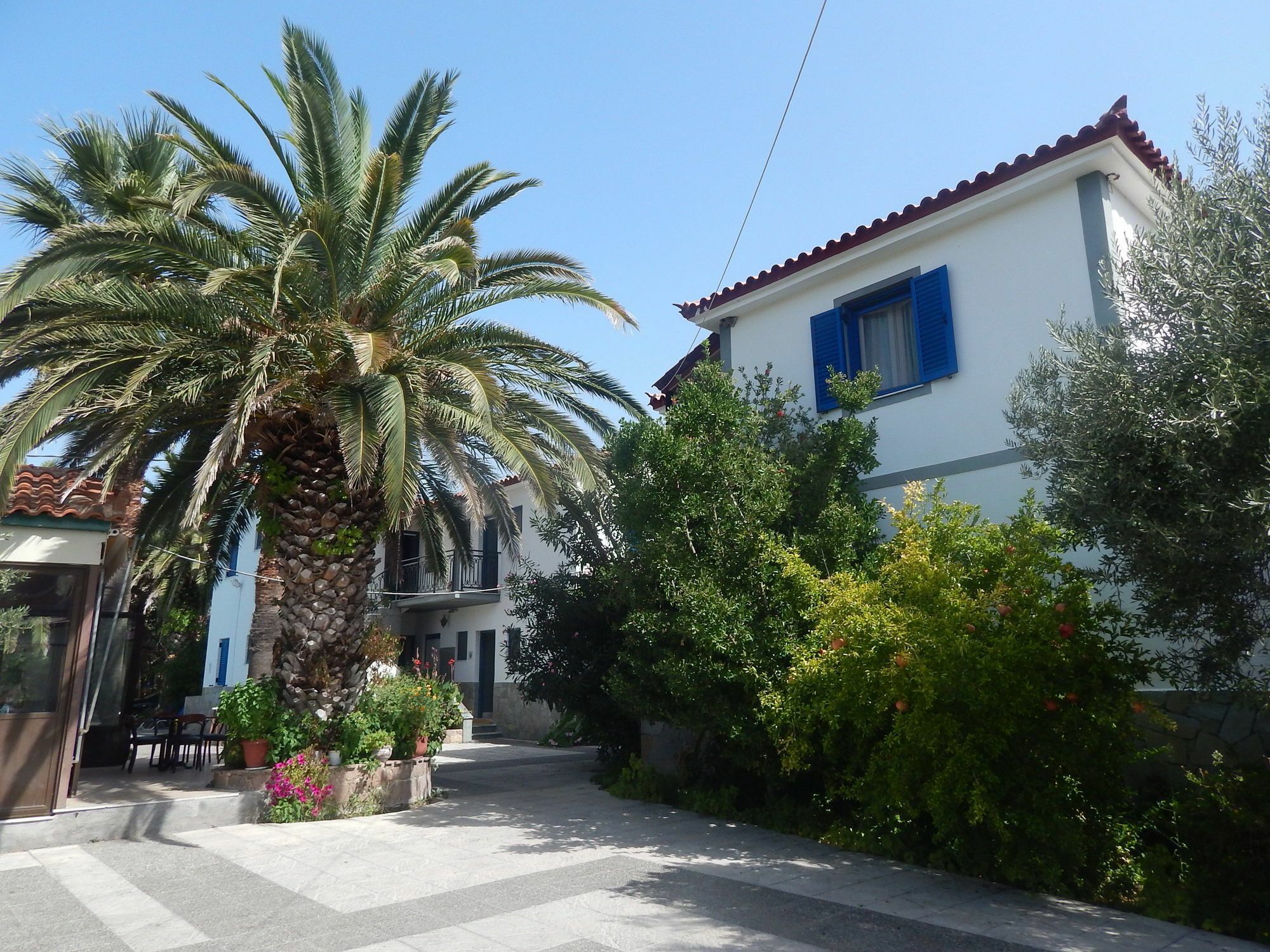 Anaxos Gardens Aparthotel Exteriör bild